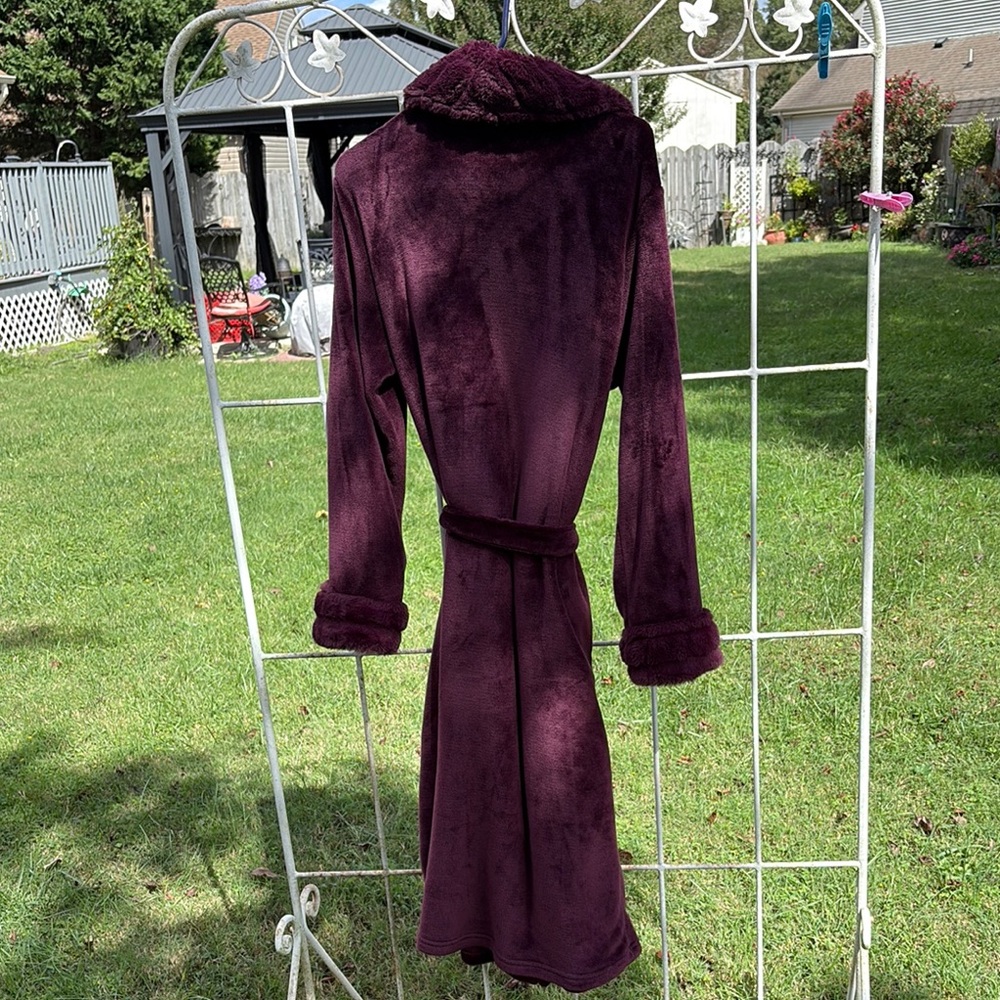 Luxurious Plum robe - Picture 4 of 4